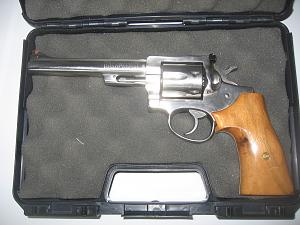 Click image for larger version. 

Name:	IMG_3839 ruger security six.jpg 
Views:	12 
Size:	70.8 KB 
ID:	310466