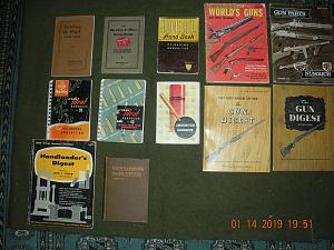Click image for larger version. 

Name:	Vintage Ammo and Books 009.jpg 
Views:	58 
Size:	76.6 KB 
ID:	242118