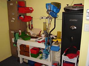 Click image for larger version. 

Name:	reloading bench..jpg 
Views:	339 
Size:	92.0 KB 
ID:	8119