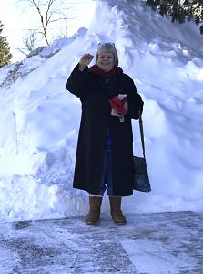 Click image for larger version. 

Name:	Sharon in front of Snowpile.jpg 
Views:	11 
Size:	35.2 KB 
ID:	322020